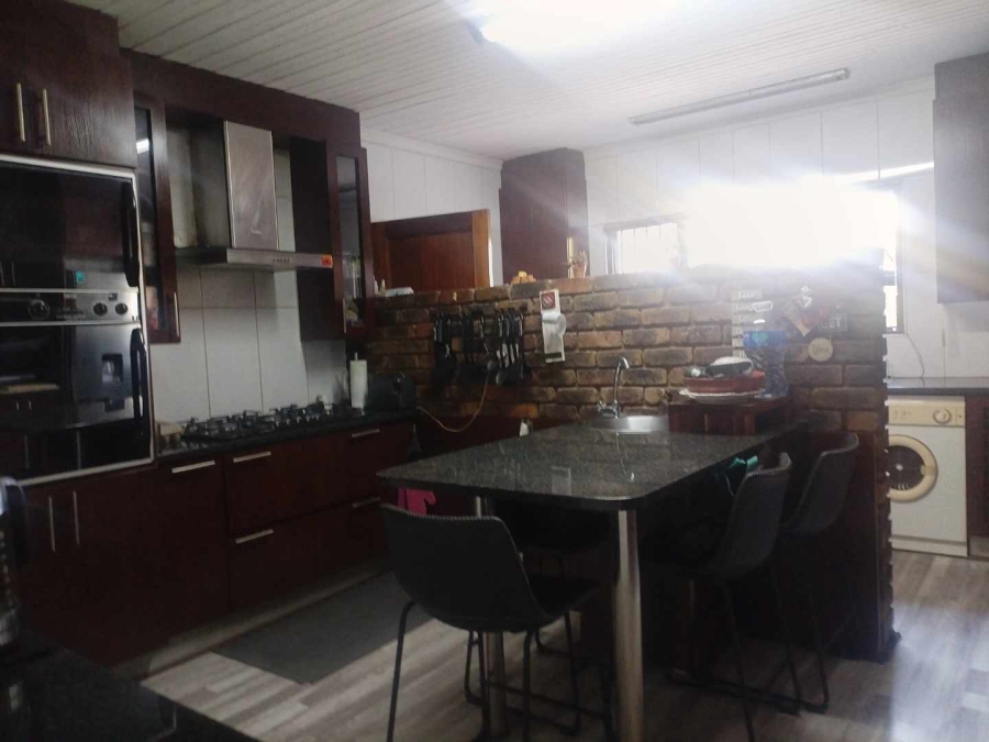 4 Bedroom Property for Sale in Queenswood Gauteng