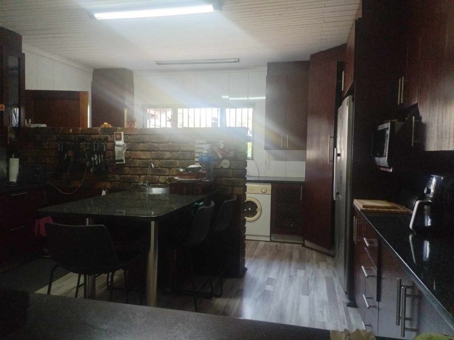 4 Bedroom Property for Sale in Queenswood Gauteng
