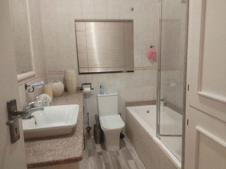 4 Bedroom Property for Sale in Queenswood Gauteng