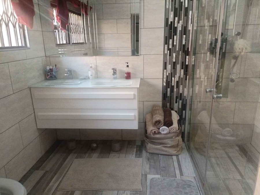 4 Bedroom Property for Sale in Queenswood Gauteng