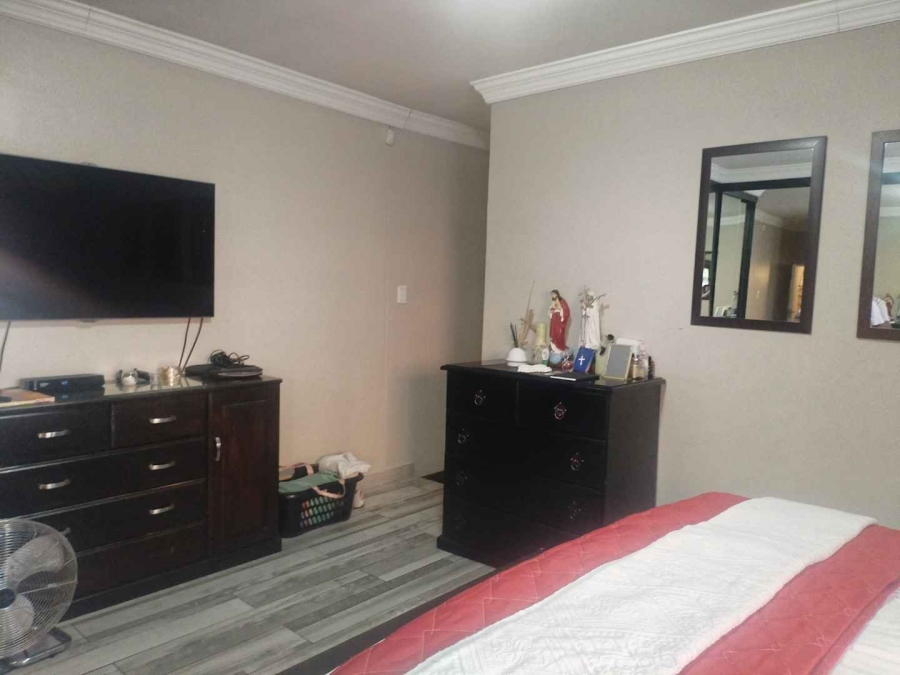 4 Bedroom Property for Sale in Queenswood Gauteng