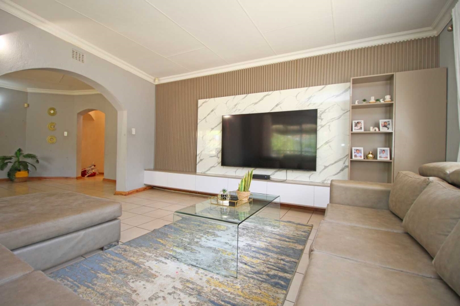4 Bedroom Property for Sale in Robinpark Gauteng