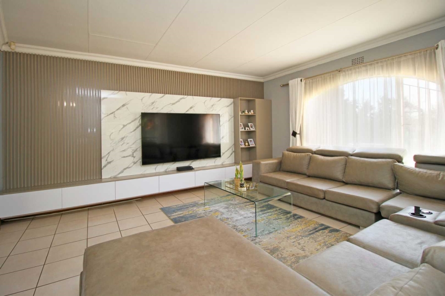 4 Bedroom Property for Sale in Robinpark Gauteng