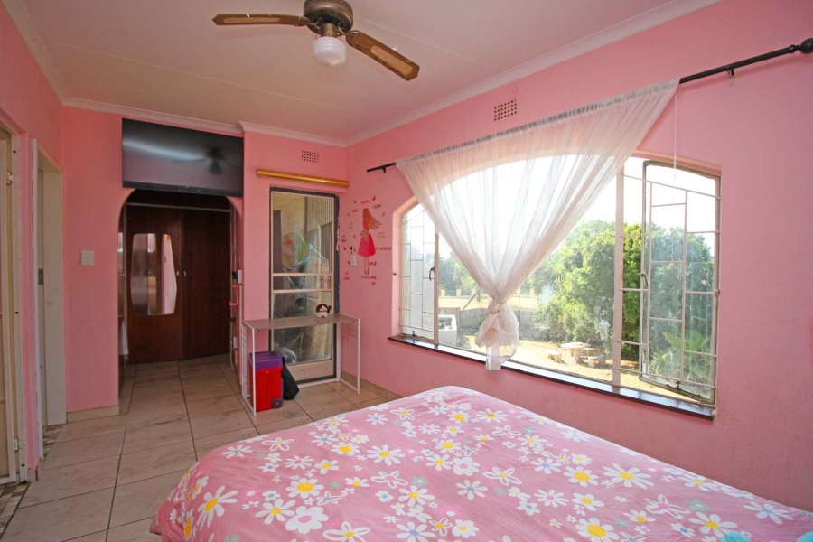 4 Bedroom Property for Sale in Robinpark Gauteng