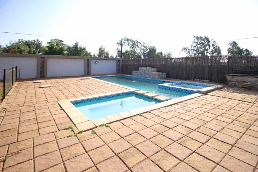 4 Bedroom Property for Sale in Robinpark Gauteng