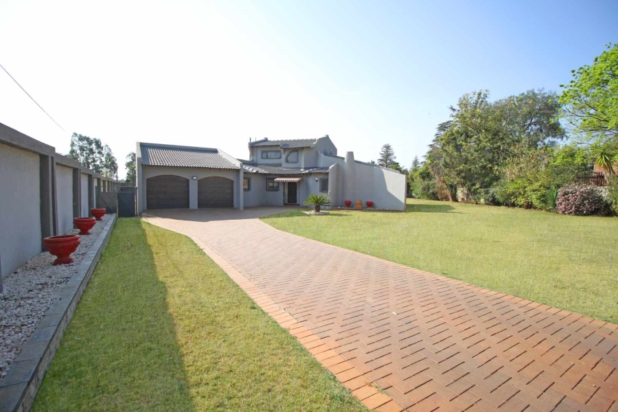 4 Bedroom Property for Sale in Robinpark Gauteng