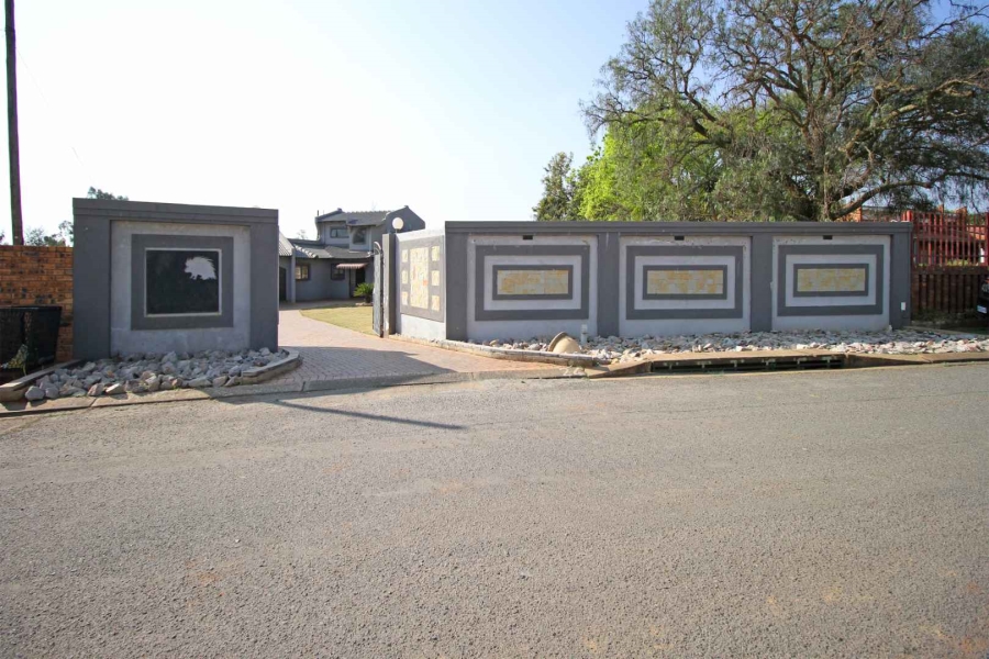 4 Bedroom Property for Sale in Robinpark Gauteng