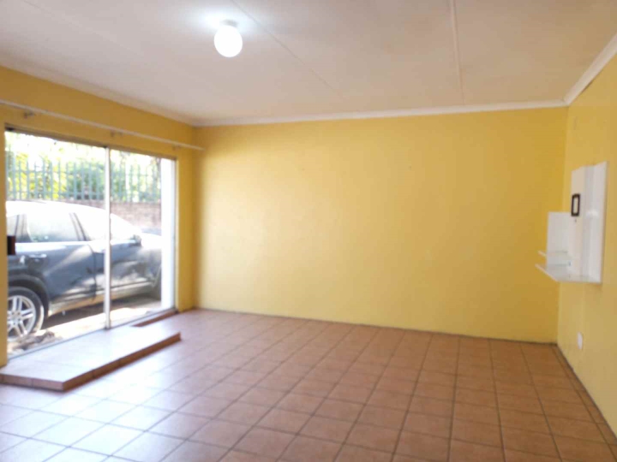 To Let 2 Bedroom Property for Rent in Glen Marais Gauteng