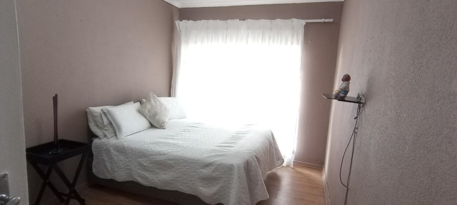 To Let 2 Bedroom Property for Rent in Glen Marais Gauteng