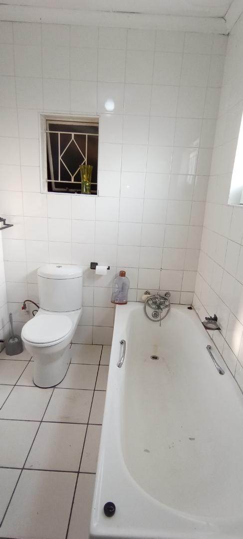 To Let 2 Bedroom Property for Rent in Glen Marais Gauteng