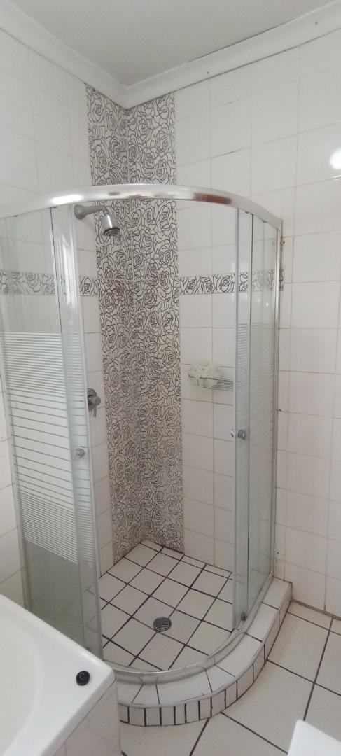To Let 2 Bedroom Property for Rent in Glen Marais Gauteng