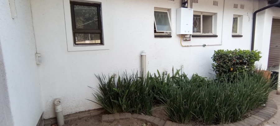 To Let 2 Bedroom Property for Rent in Glen Marais Gauteng
