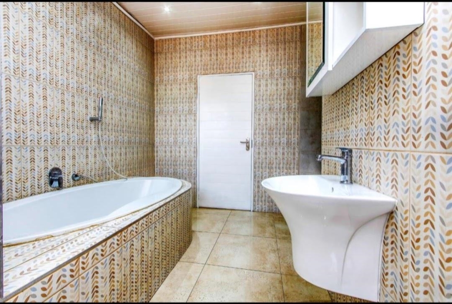 4 Bedroom Property for Sale in Van Riebeeck Park Gauteng