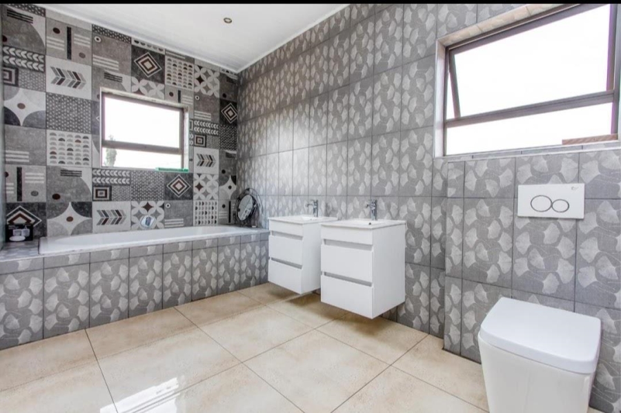 4 Bedroom Property for Sale in Van Riebeeck Park Gauteng