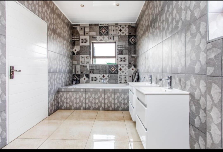 4 Bedroom Property for Sale in Van Riebeeck Park Gauteng