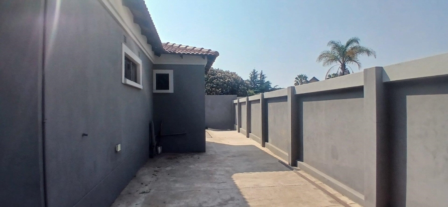 4 Bedroom Property for Sale in Van Riebeeck Park Gauteng