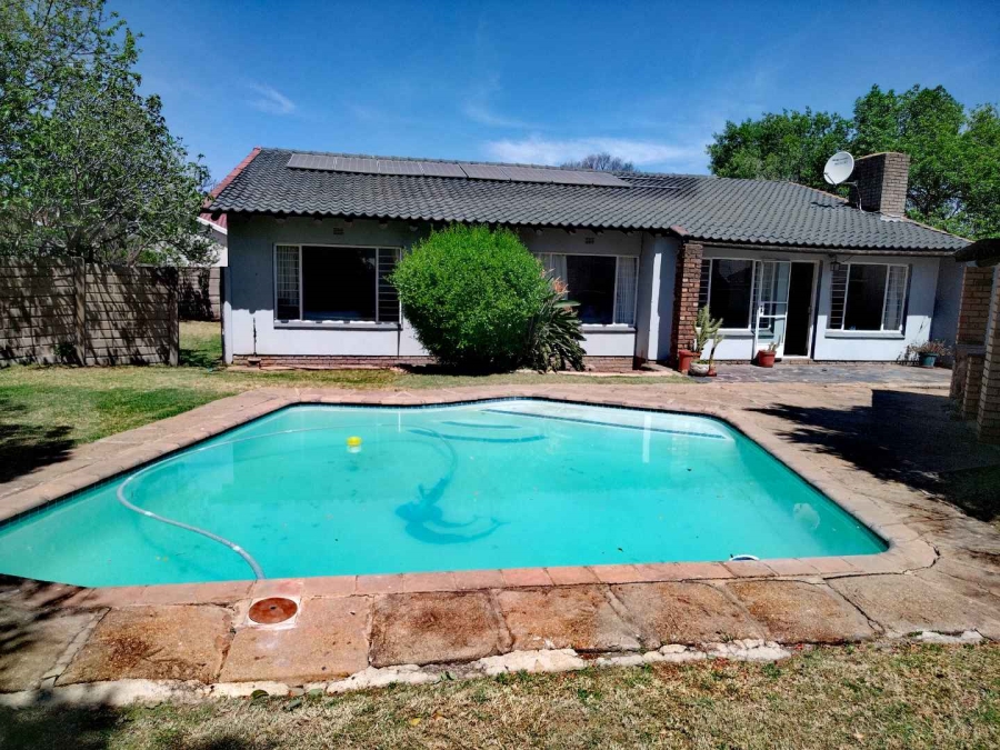 3 Bedroom Property for Sale in Verwoerdpark Gauteng