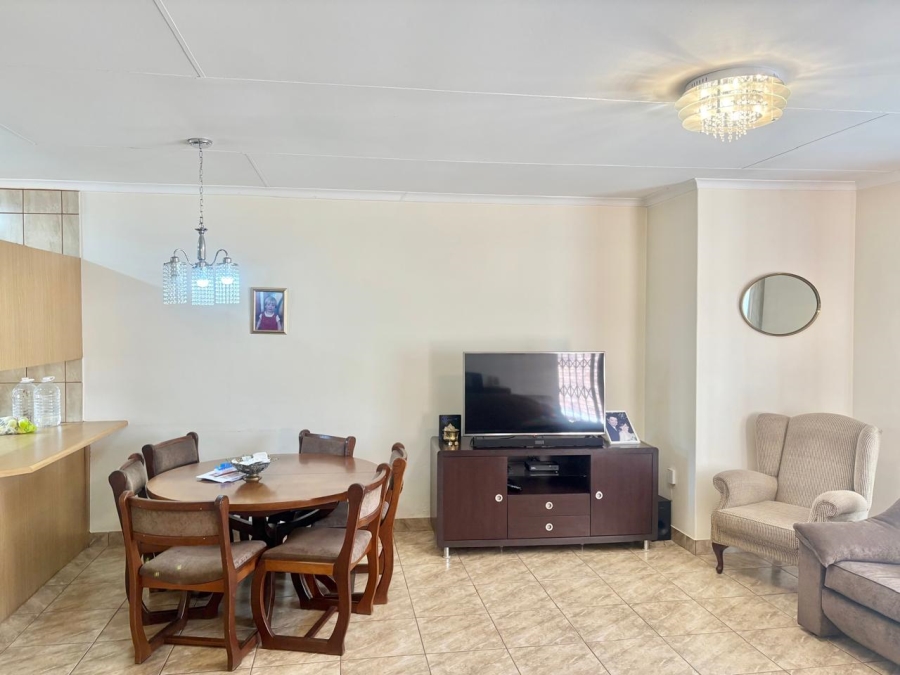 2 Bedroom Property for Sale in Oakdene Gauteng