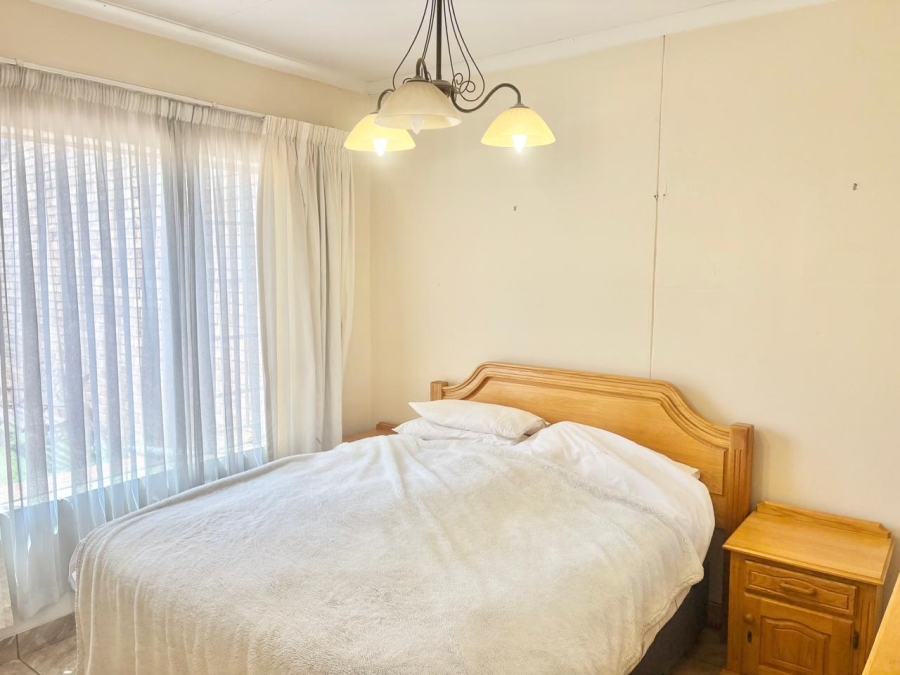 2 Bedroom Property for Sale in Oakdene Gauteng