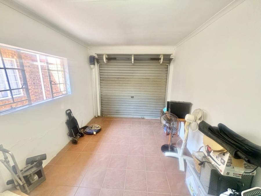 2 Bedroom Property for Sale in Oakdene Gauteng