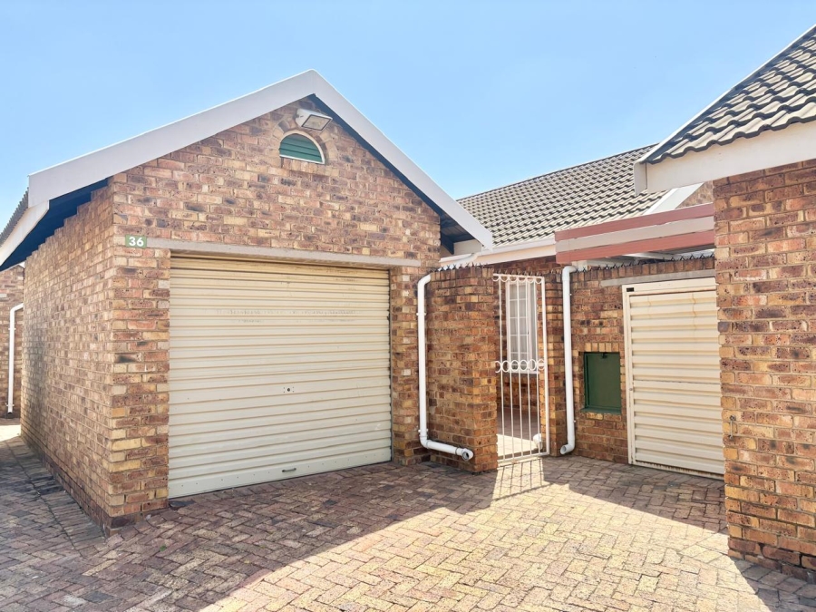 2 Bedroom Property for Sale in Oakdene Gauteng