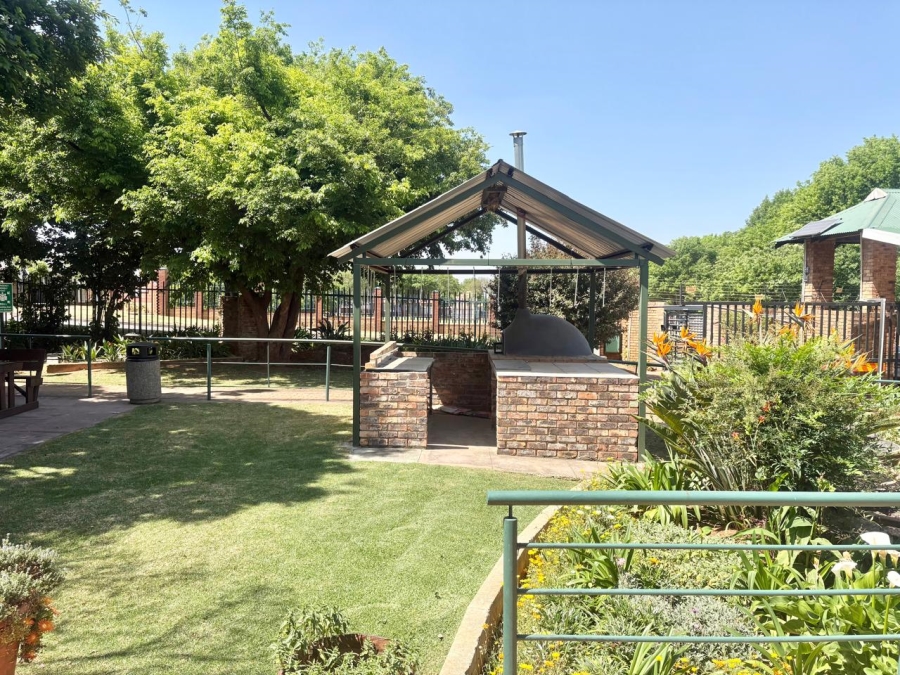 2 Bedroom Property for Sale in Oakdene Gauteng