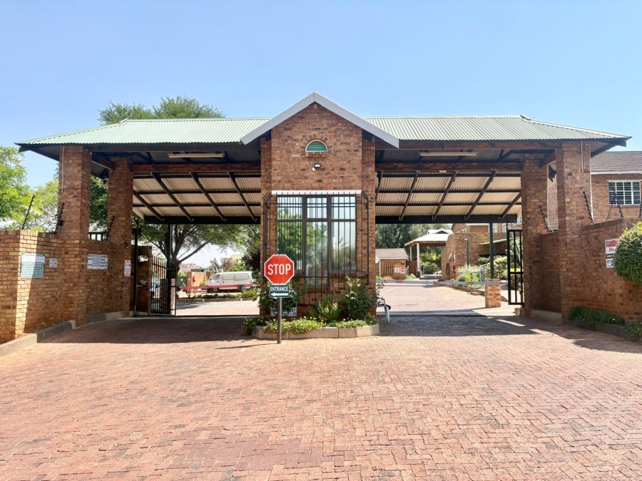 2 Bedroom Property for Sale in Oakdene Gauteng