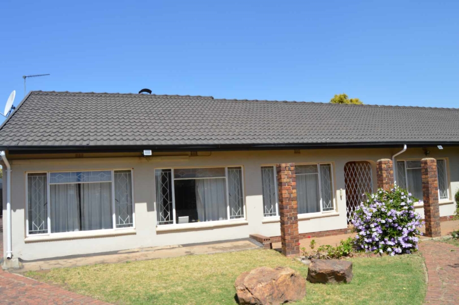 4 Bedroom Property for Sale in Brackendowns Gauteng