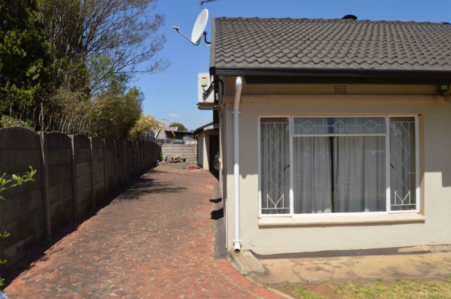 4 Bedroom Property for Sale in Brackendowns Gauteng