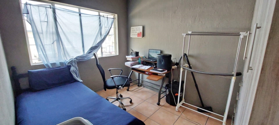 2 Bedroom Property for Sale in Verwoerdpark Gauteng