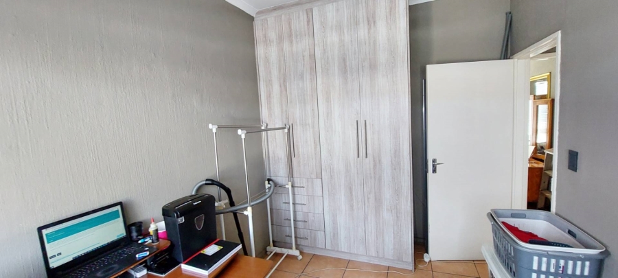 2 Bedroom Property for Sale in Verwoerdpark Gauteng