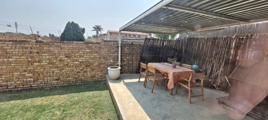 2 Bedroom Property for Sale in Verwoerdpark Gauteng