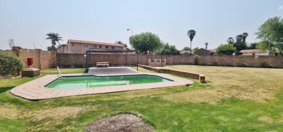 2 Bedroom Property for Sale in Verwoerdpark Gauteng