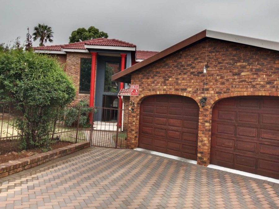 5 Bedroom Property for Sale in Glenvista Ext 3 Gauteng