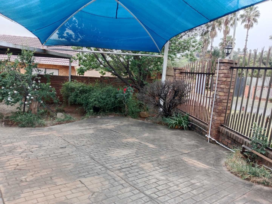 5 Bedroom Property for Sale in Glenvista Ext 3 Gauteng