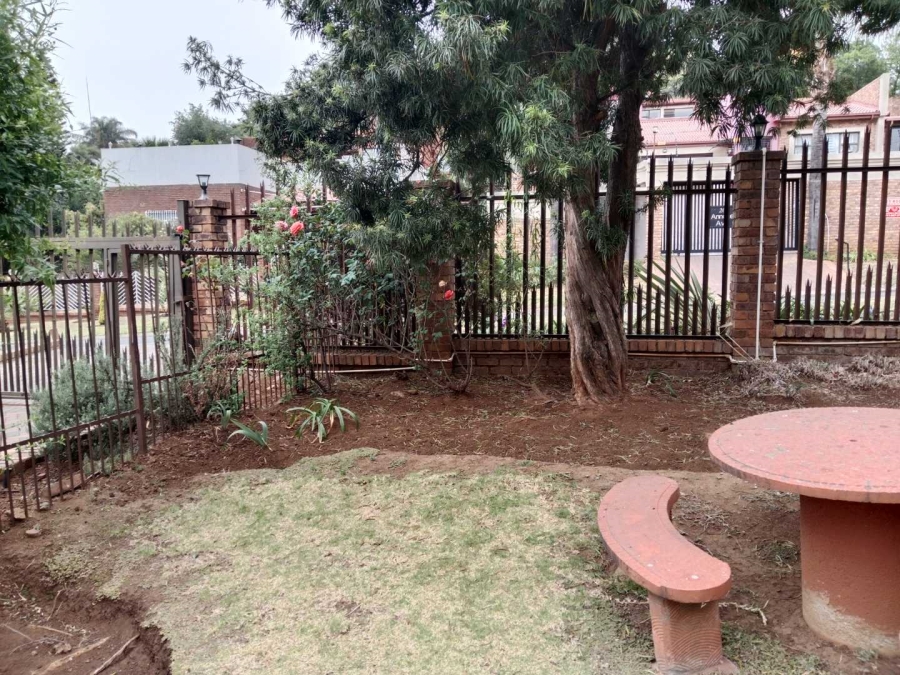 5 Bedroom Property for Sale in Glenvista Ext 3 Gauteng