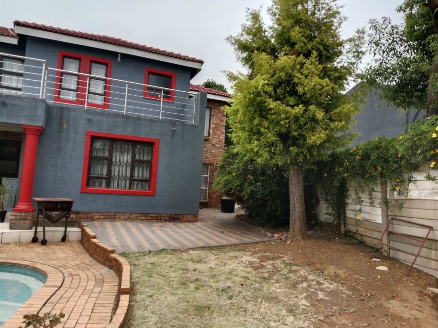 5 Bedroom Property for Sale in Glenvista Ext 3 Gauteng