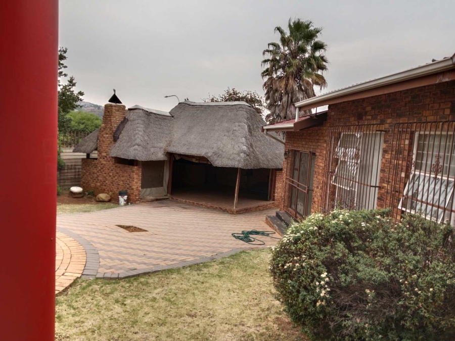5 Bedroom Property for Sale in Glenvista Ext 3 Gauteng