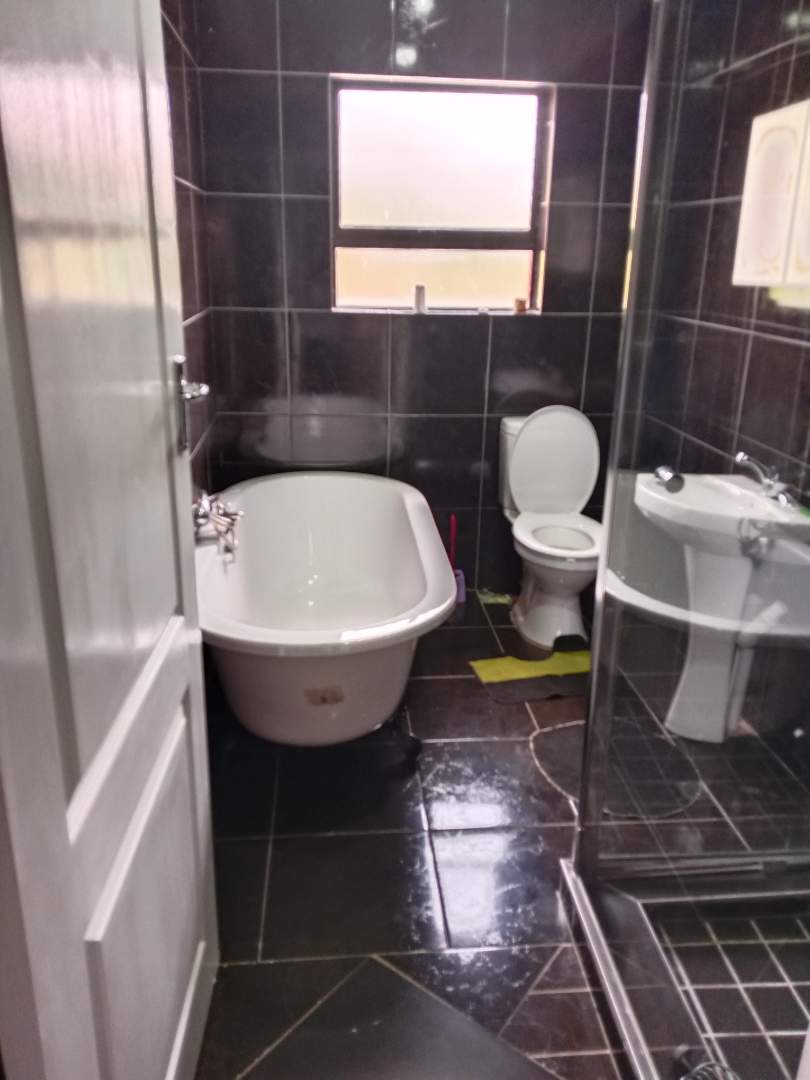 5 Bedroom Property for Sale in Glenvista Ext 3 Gauteng