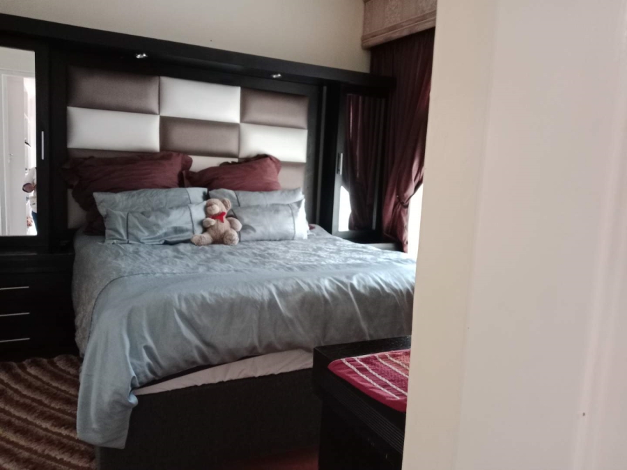 5 Bedroom Property for Sale in Glenvista Ext 3 Gauteng
