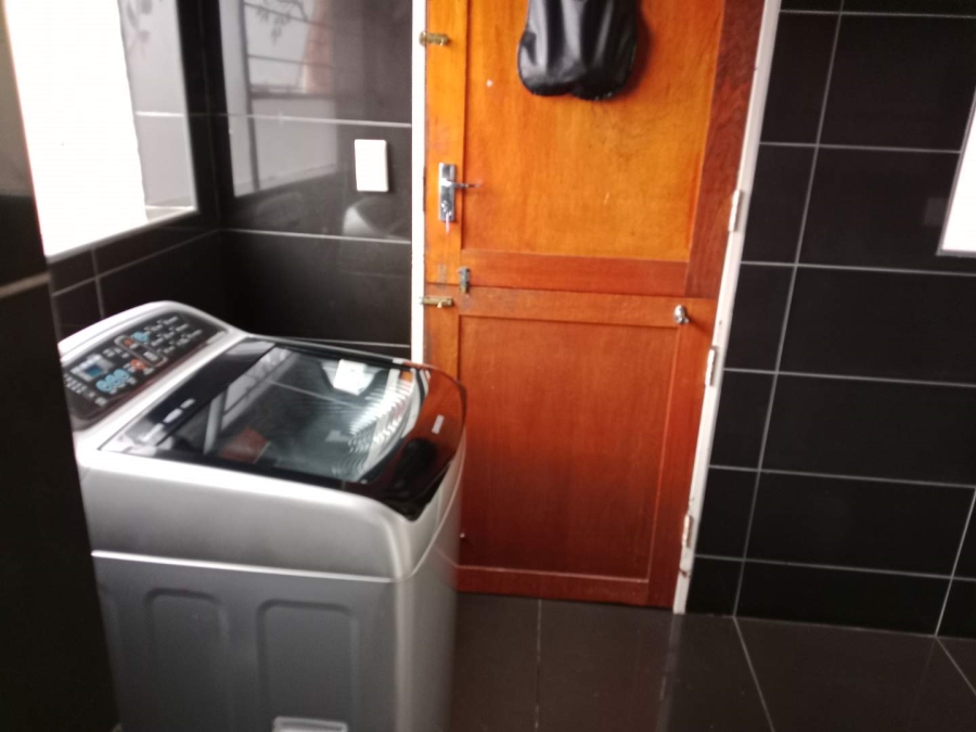 5 Bedroom Property for Sale in Glenvista Ext 3 Gauteng