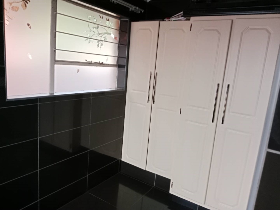 5 Bedroom Property for Sale in Glenvista Ext 3 Gauteng