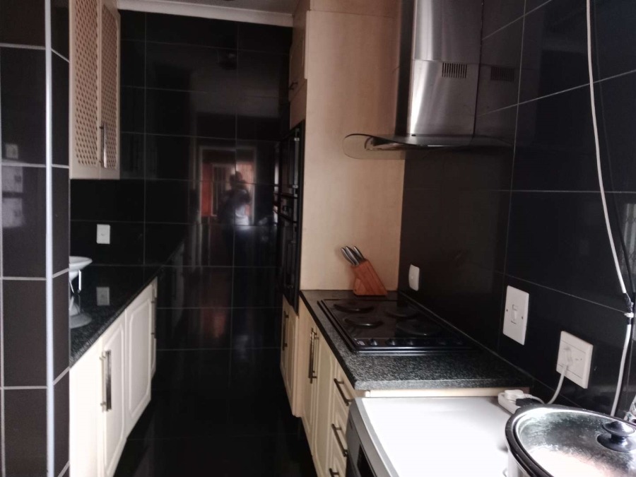 5 Bedroom Property for Sale in Glenvista Ext 3 Gauteng