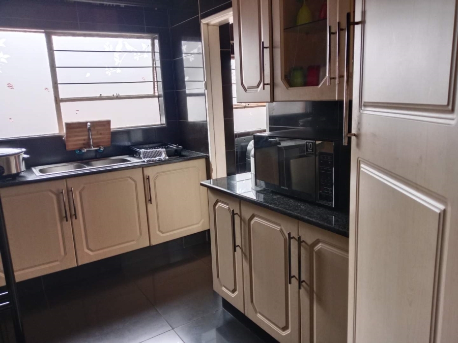 5 Bedroom Property for Sale in Glenvista Ext 3 Gauteng