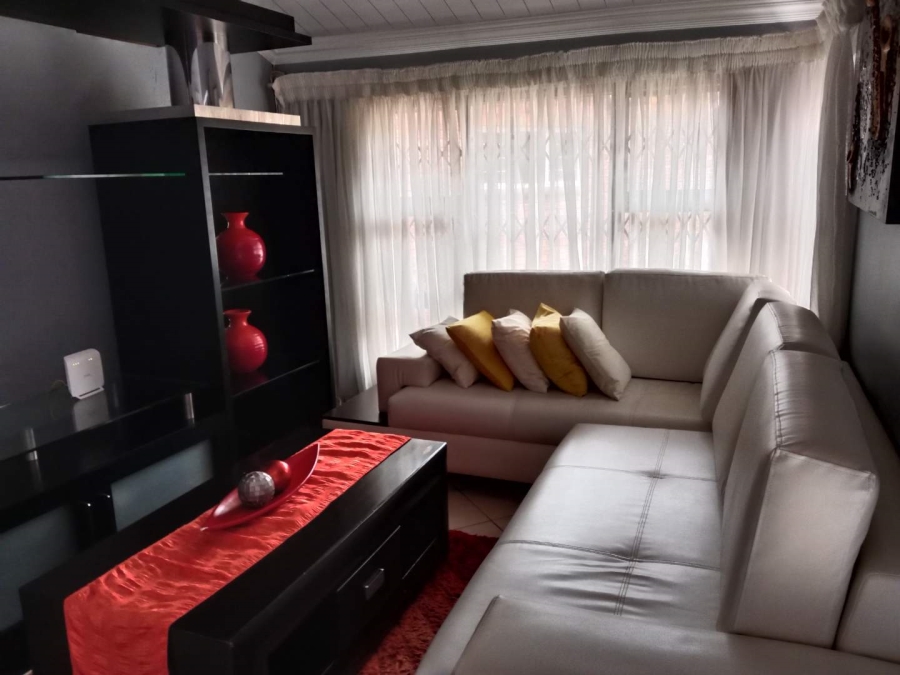 5 Bedroom Property for Sale in Glenvista Ext 3 Gauteng
