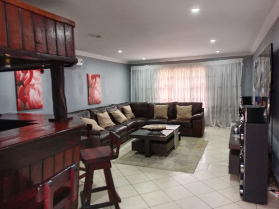 5 Bedroom Property for Sale in Glenvista Ext 3 Gauteng