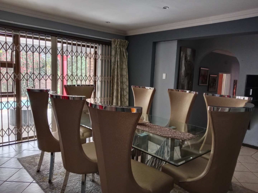 5 Bedroom Property for Sale in Glenvista Ext 3 Gauteng