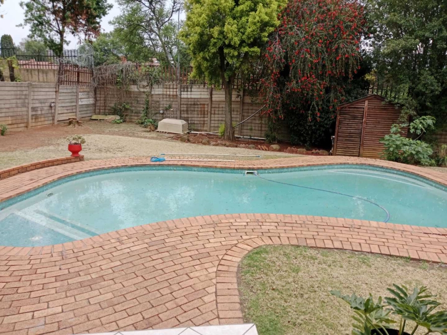 5 Bedroom Property for Sale in Glenvista Ext 3 Gauteng