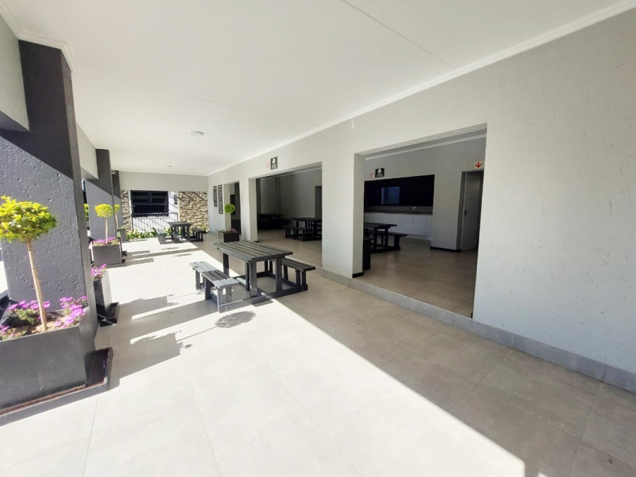 To Let 2 Bedroom Property for Rent in Beverley Gauteng