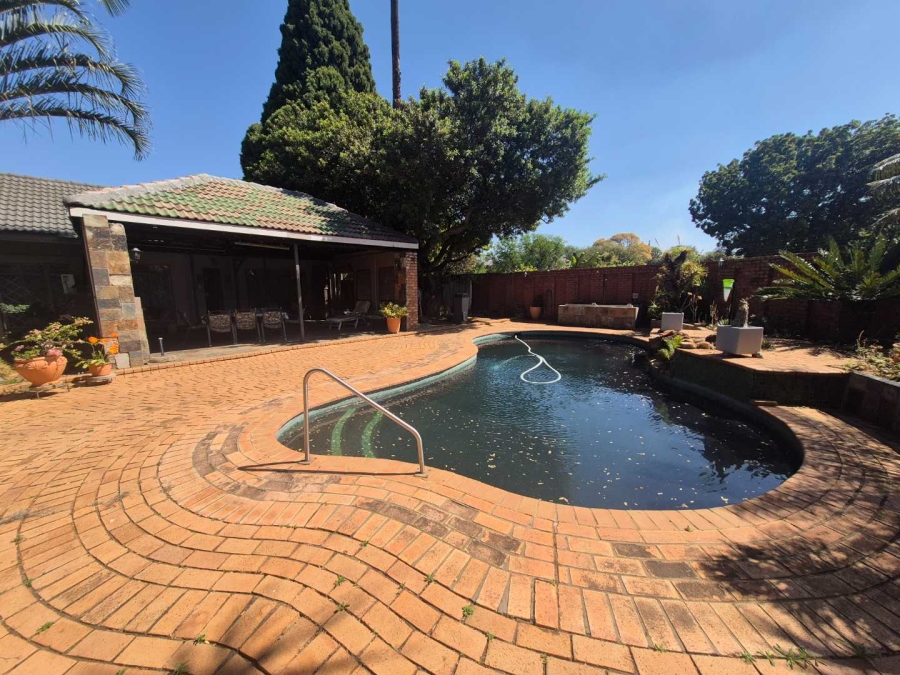 3 Bedroom Property for Sale in Tileba Gauteng